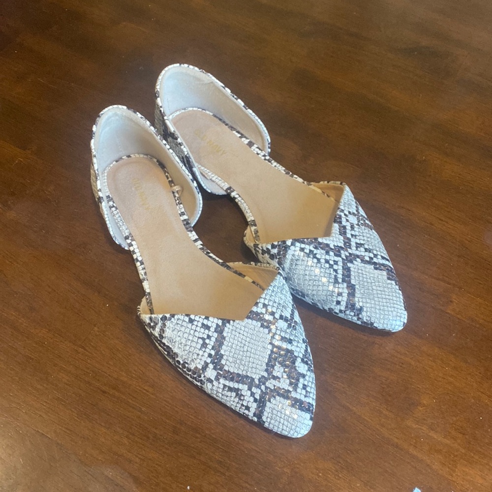 Snake skin size 9 flats